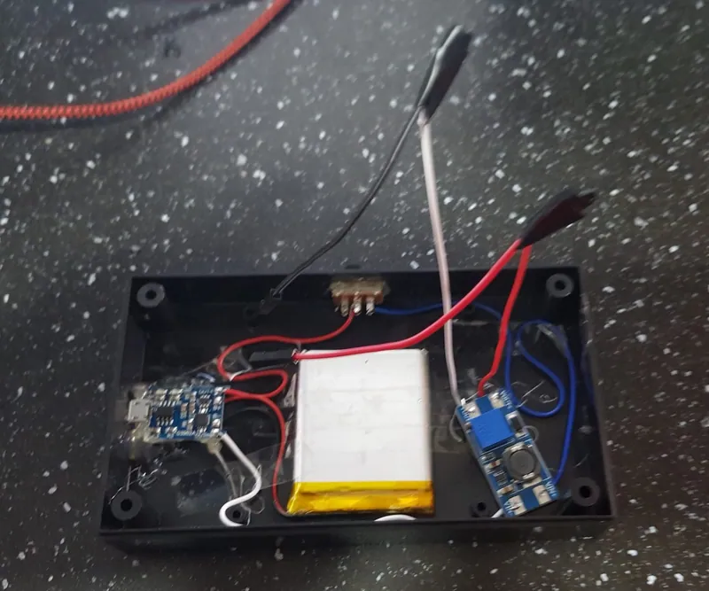 bottom component / battery pack internals